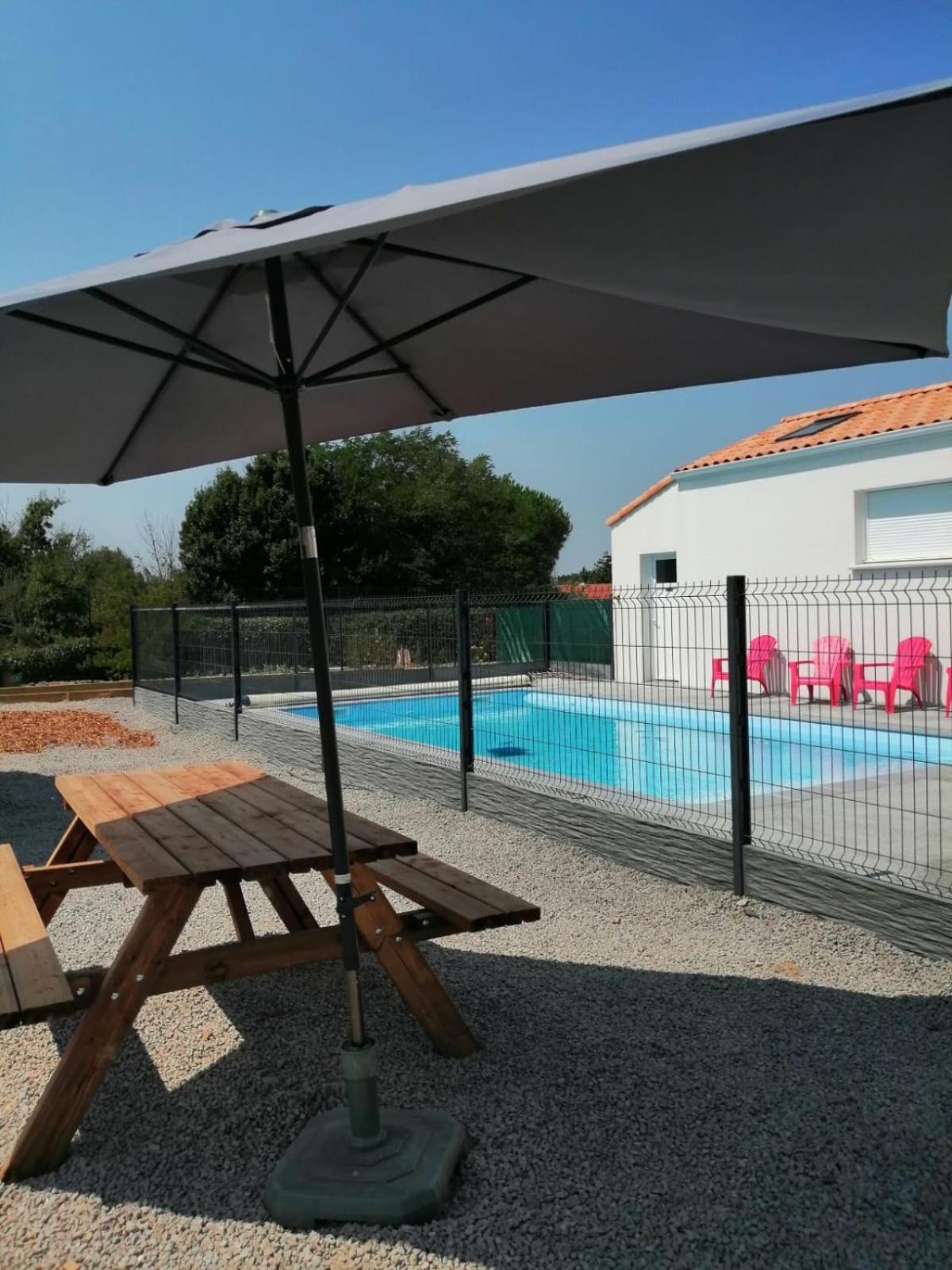 Au Logis Des Muriers Vairé Exterior foto